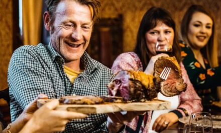 Gast aan tafel: Is het op het eten of mee-eten?