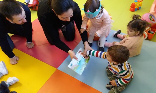 Kind met meerdere opvoeders: Thuis bij ouders, opa’s en oma’s en leidster op crèche