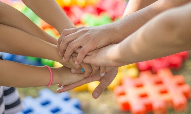 Familieband:  voor elkaar zorgen uit liefde