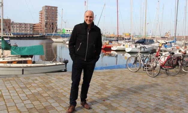 Hemd van het Lijf: kleurrijke kleding van Gerard Challa