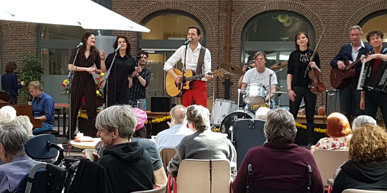 Alderliefste laat ouderen zingen