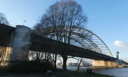 Bejaardenprotest op de Van Brienenoordbrug…