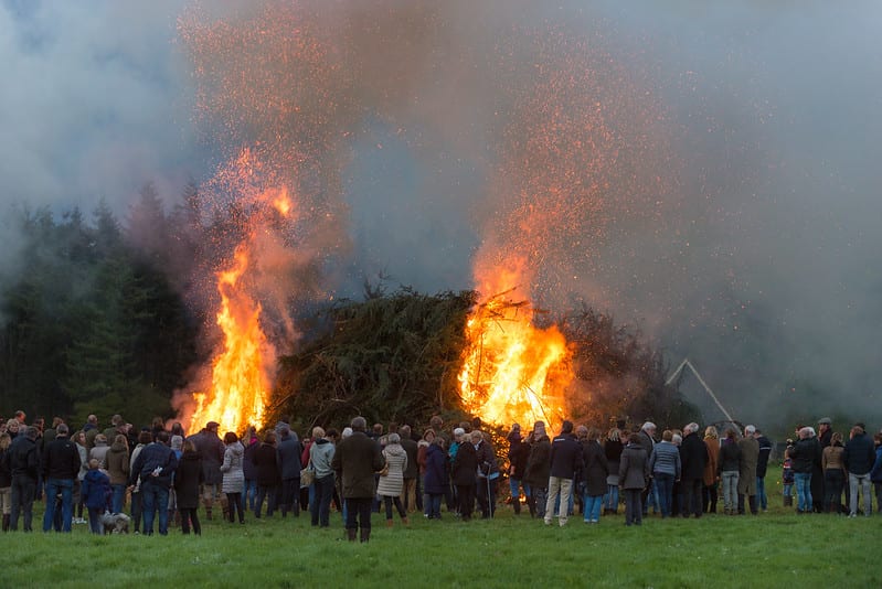 Paasvuren: een bedreigde traditie