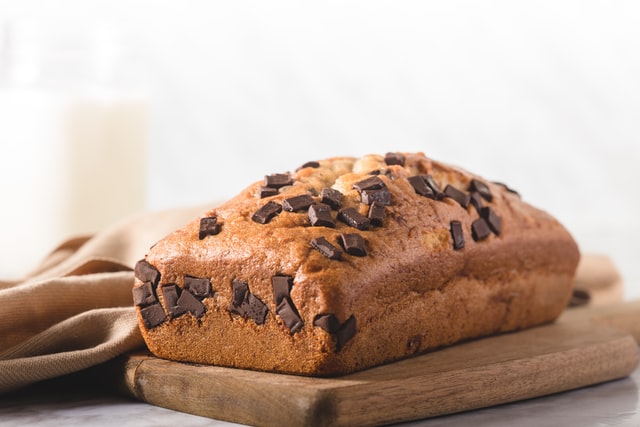 Vier Wereld Veganismedag met chocolade bananenbrood