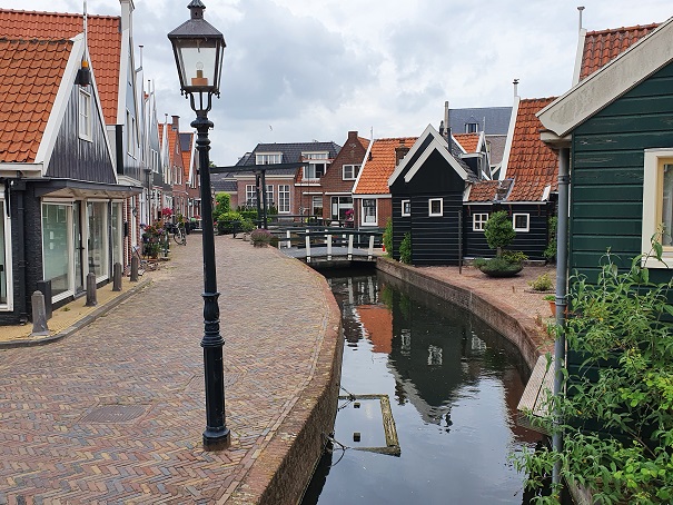 Zuiderzeeroute fietsen: Volendam zien en dan vallen…