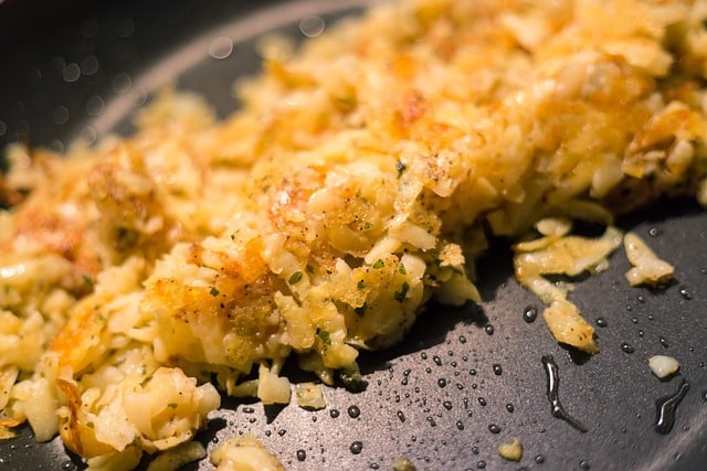 Oude patat lekker in tortilla en rösti-koekjes