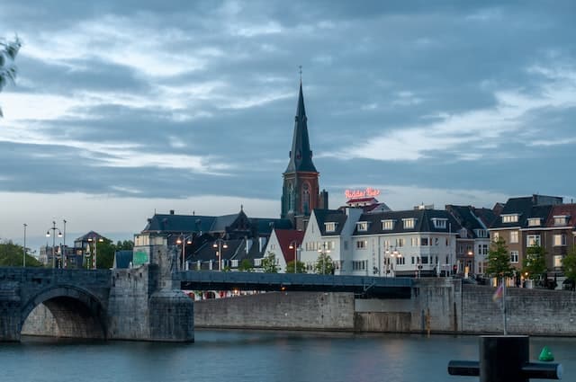 Neem eens de trein naar Maastricht