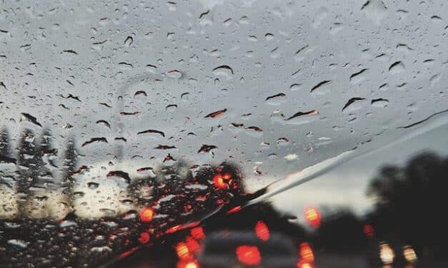 Mist en regen? Nadenken voor je gaat autorijden!