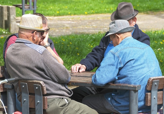 “De mannen uit de buurt sluiten me buiten”