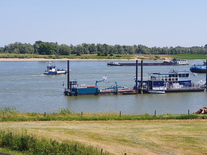 Langs de IJssel, Rijn en Maas door Nederland