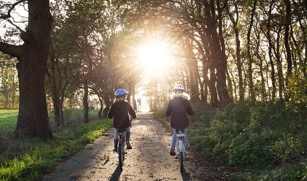 Maak dragen fietshelm verplicht