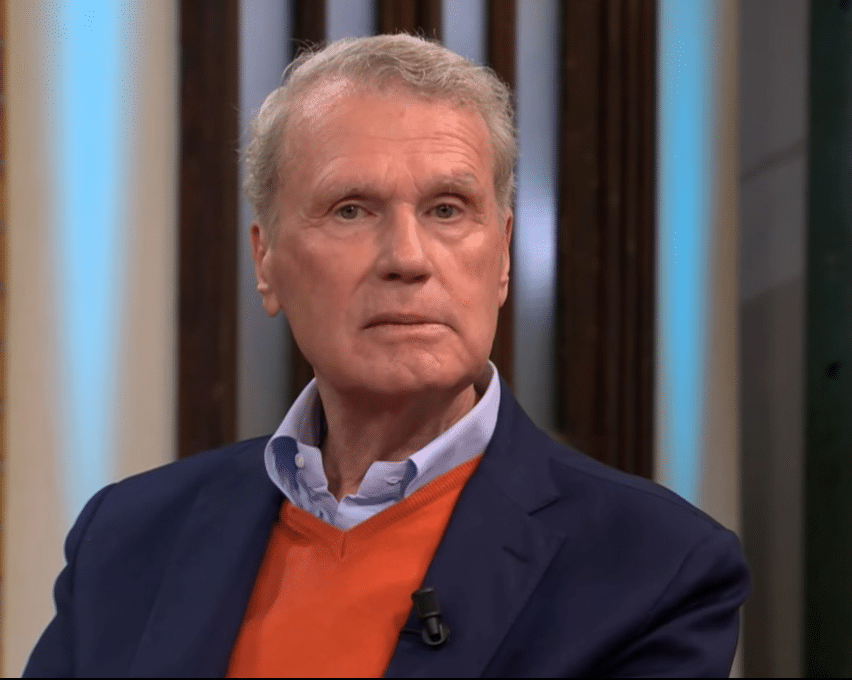 Adriaan van Dis mept na NS Publieksprijs terug - Meer dan vijftig