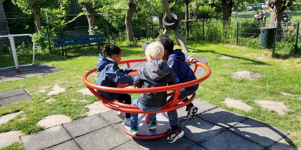 Buiten spelen succes in de strijd tegen schermen